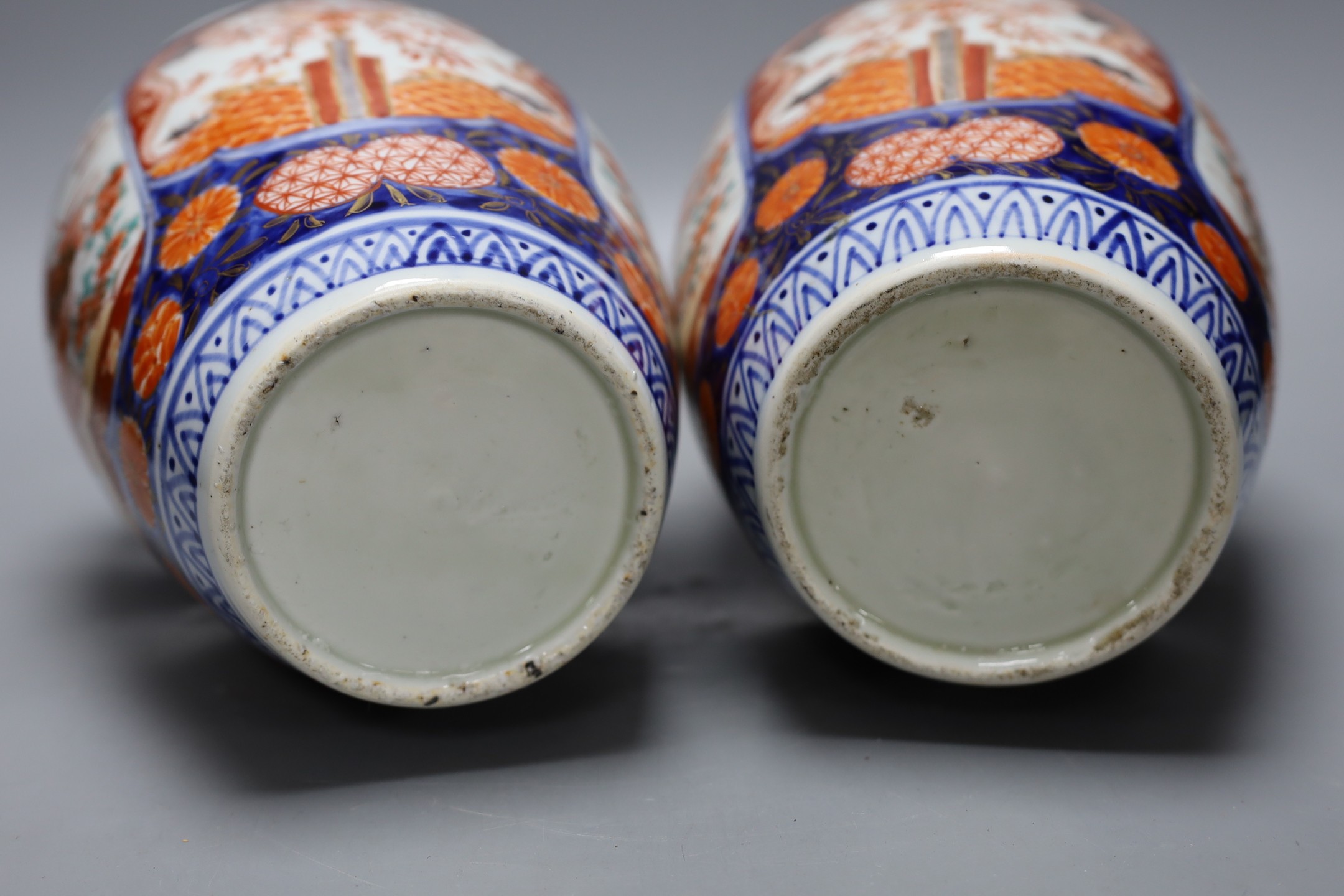 A pair of Japanese Imari vases, Meiji period. 30cm tall